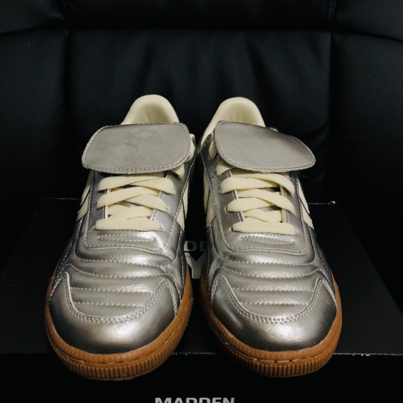 NWT❗️Madden NYC Madrid women's metallic silver sneakers sizes 7, 8 - Picture 3 of 8